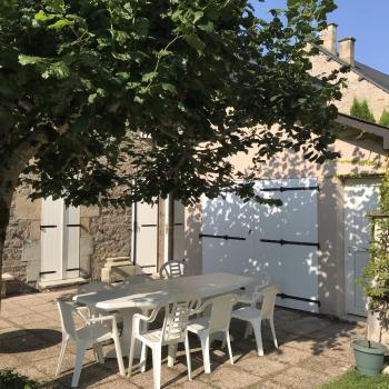 In the courtyard, you can enjoy your meals in the shade of the linden tree