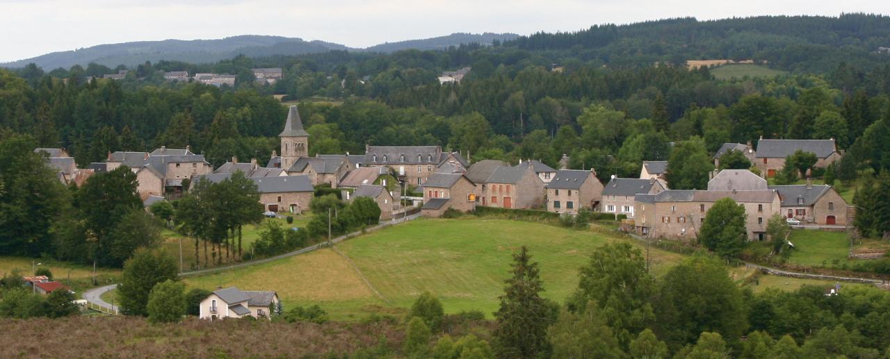 Le village de Pérols-sur-Vézère